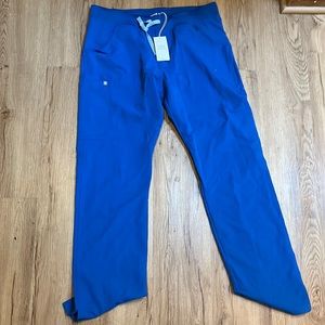 Figs Kade Cargo scrub pant